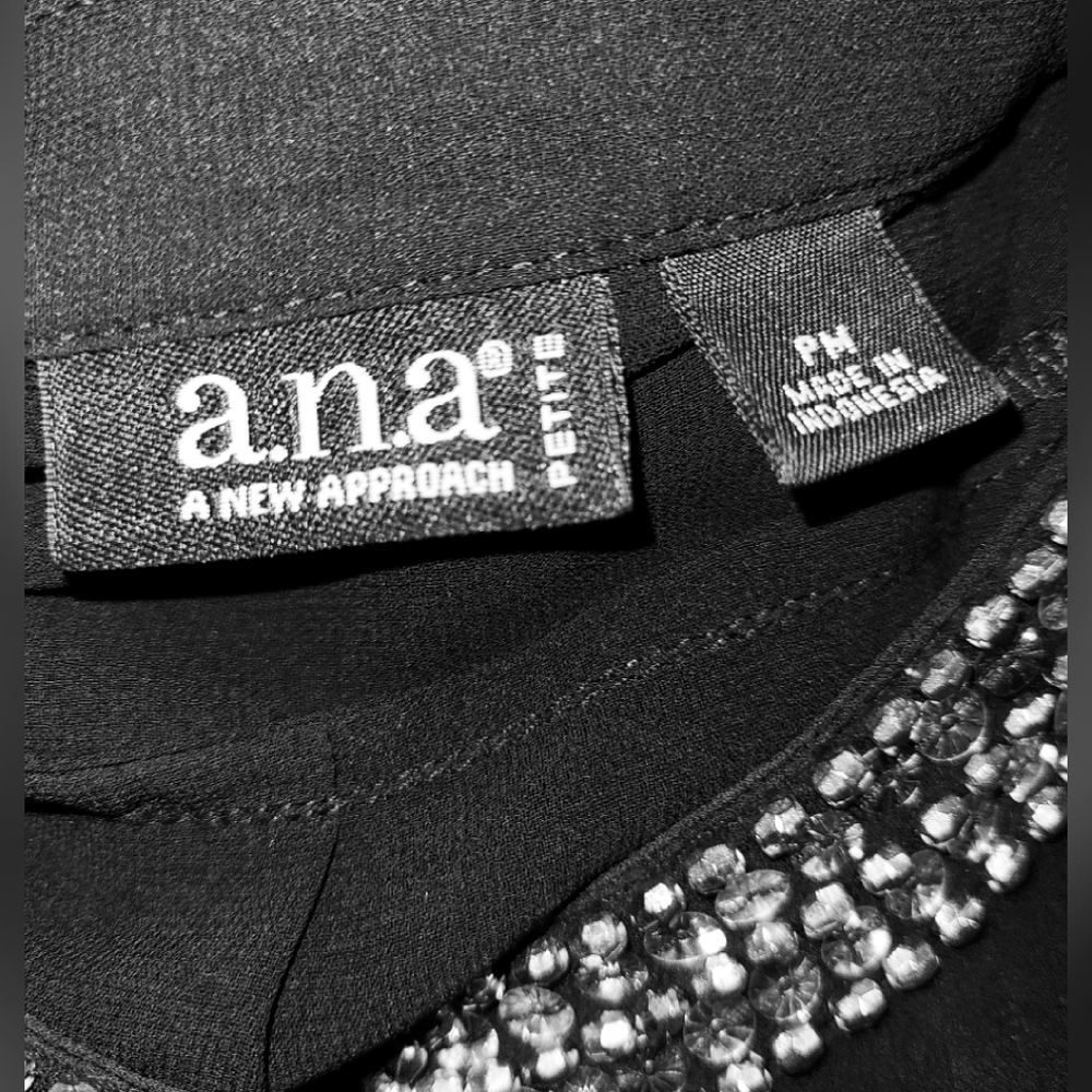 a.n.a A NEW APPROACH BLACK TOP SEQUINS DETAILS - Picture 3 of 4